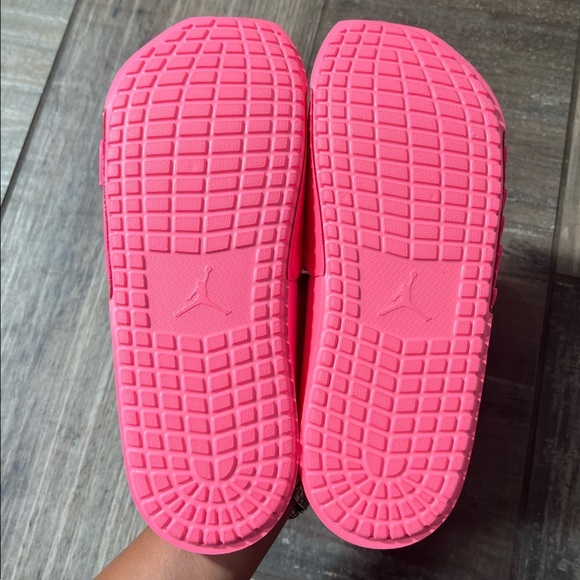 Jordan Nola Slides size 7 - Picture 9 of 10